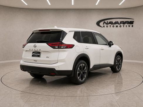 Used 2024 Nissan Rogue SV FWD image 8