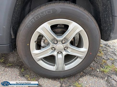 Used 2024 Jeep Compass Latitude AWD/4WD image 8
