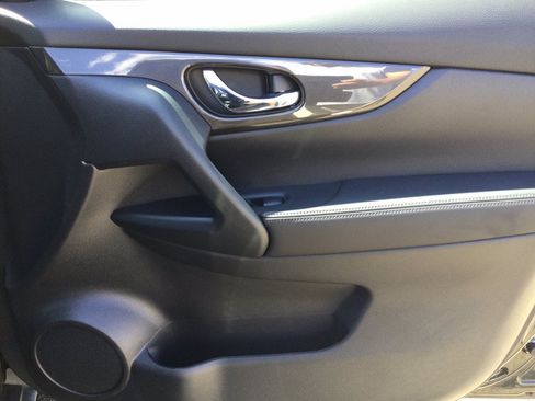 Used 2020 Nissan Rogue SV AWD/4WD image 14