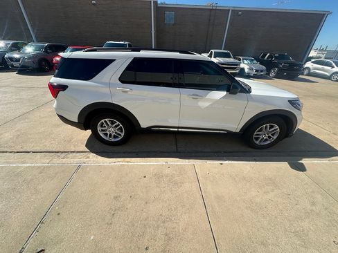 Used 2025 Ford Explorer Active w/ Active Comfort Package RWD image 1