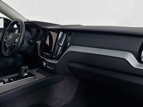 Used 2025 Volvo XC60 B5 Plus image 29