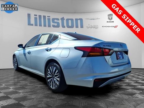 Used 2024 Nissan Altima 2.5 SV image 4