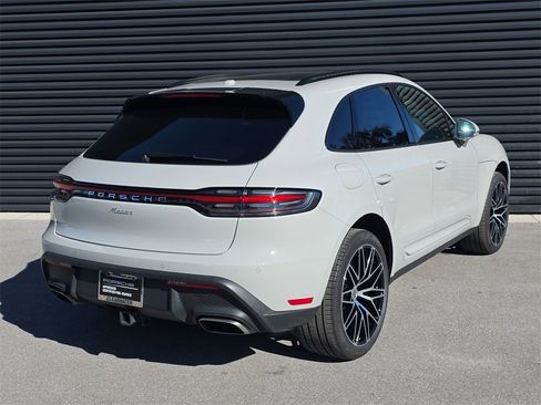 Certified 2025 Porsche Macan image 7