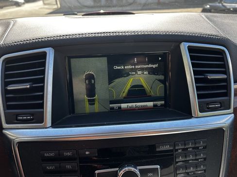 Used 2013 Mercedes-Benz GL 550 4MATIC image 17