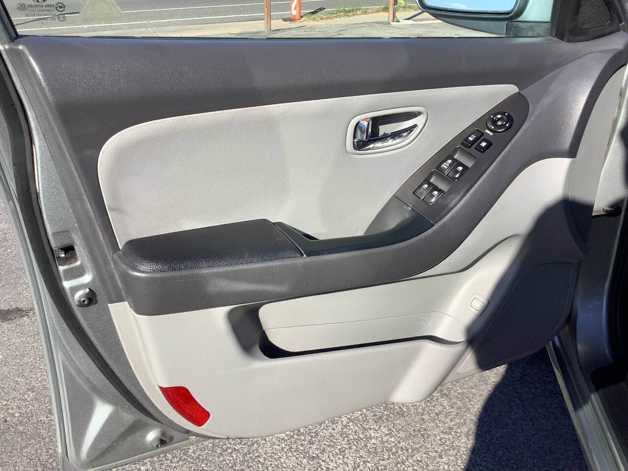 Used 2010 Hyundai Elantra GLS FWD image 25