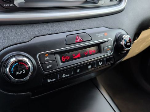 Used 2019 Kia Sorento AWD V6 image 24
