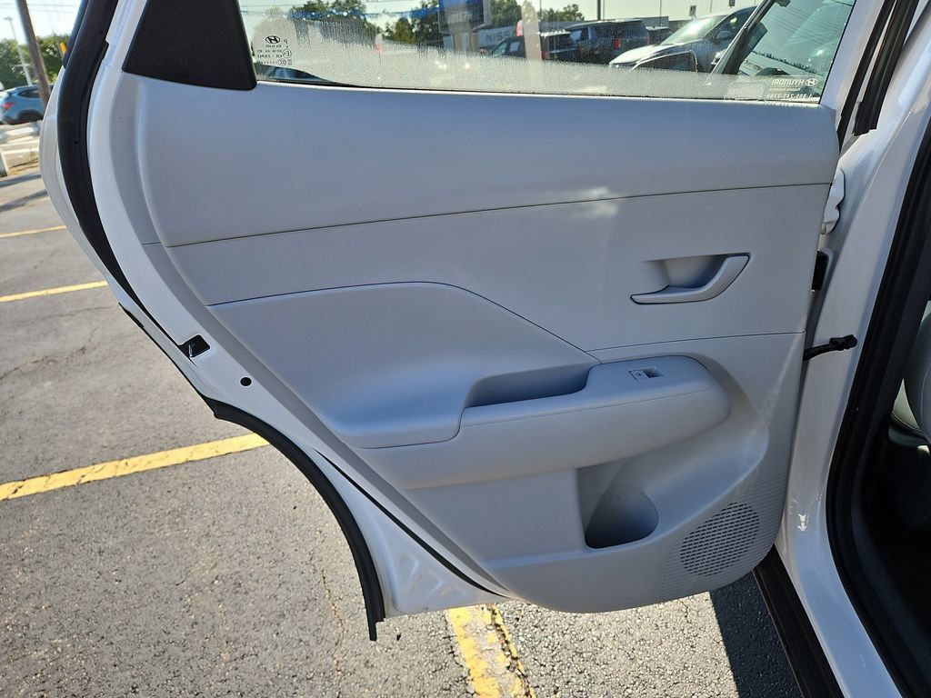 Used 2025 Hyundai Kona SEL FWD image 17