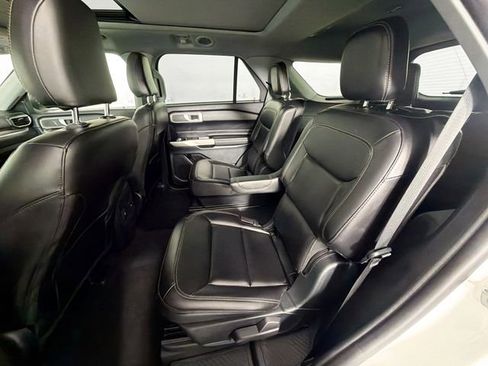Used 2023 Ford Explorer XLT AWD/4WD image 25
