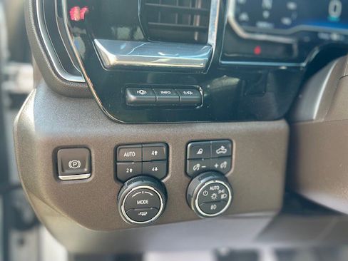 Used 2024 Chevrolet Silverado 1500 LTZ image 24
