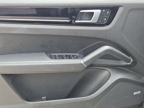 Certified 2022 Porsche Cayenne AWD/4WD image 22