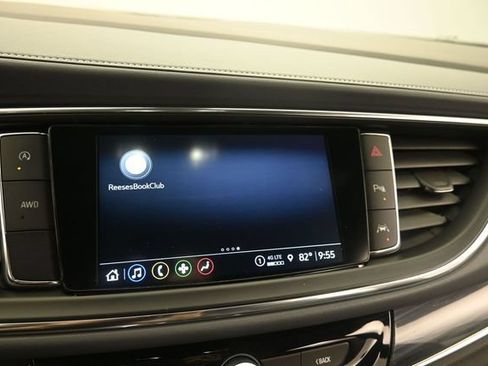 Used 2023 Buick Enclave Essence AWD/4WD image 38