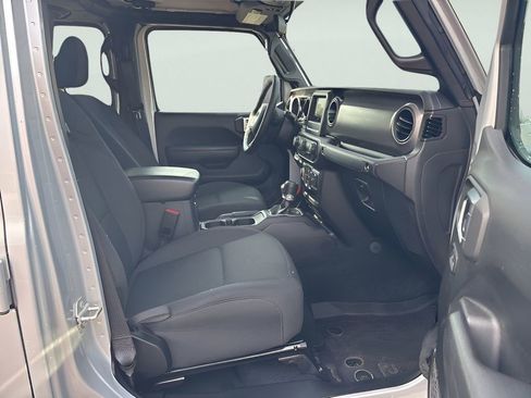 Used 2022 Jeep Gladiator Willys image 10