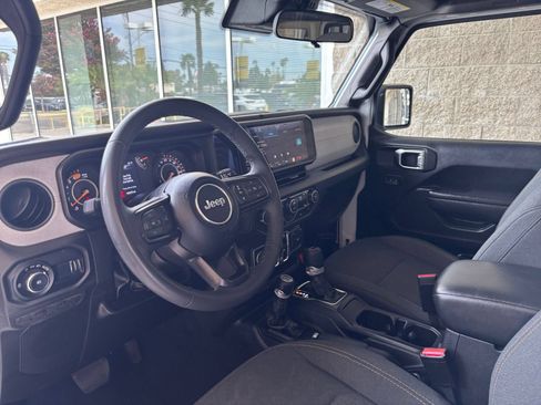 Used 2025 Jeep Wrangler Unlimited Sport AWD/4WD image 33