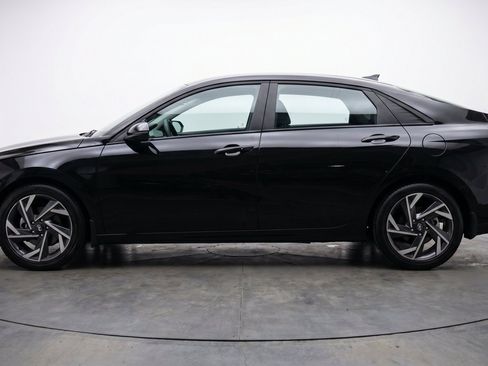 Used 2025 Hyundai Elantra SEL FWD image 5