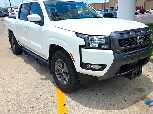 Used 2025 Nissan Frontier SV w/ SV Convenience Package RWD image 3