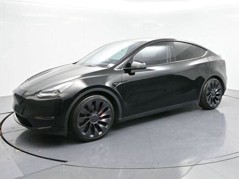 Used 2024 Tesla Model Y Performance image 3