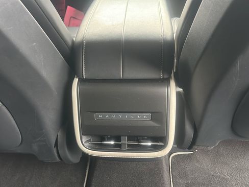 Used 2024 Lincoln Nautilus Premier AWD/4WD image 18