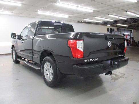 Used 2017 Nissan Titan SV image 4