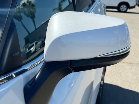 Used 2022 Toyota Highlander XLE AWD/4WD image 9