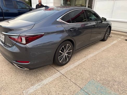 Used 2025 Lexus ES 350 w/ Premium Package FWD image 3