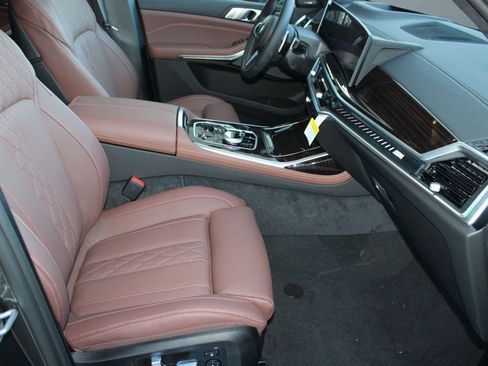 New 2026 BMW X7 M60i image 34