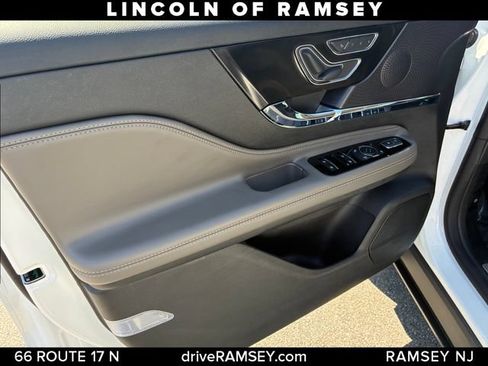 Used 2023 Lincoln Corsair AWD image 13