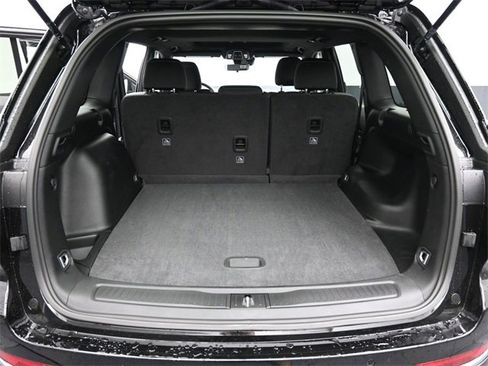 New 2025 Jeep Grand Cherokee Laredo image 18