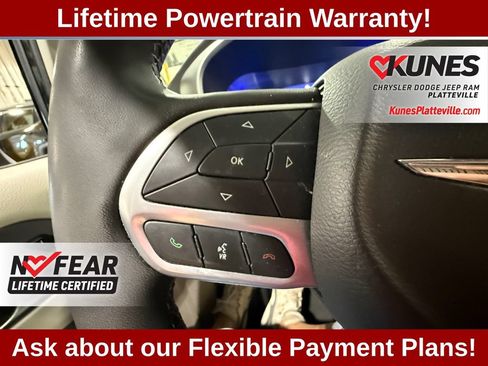 Used 2023 Chrysler Pacifica Touring-L FWD image 16