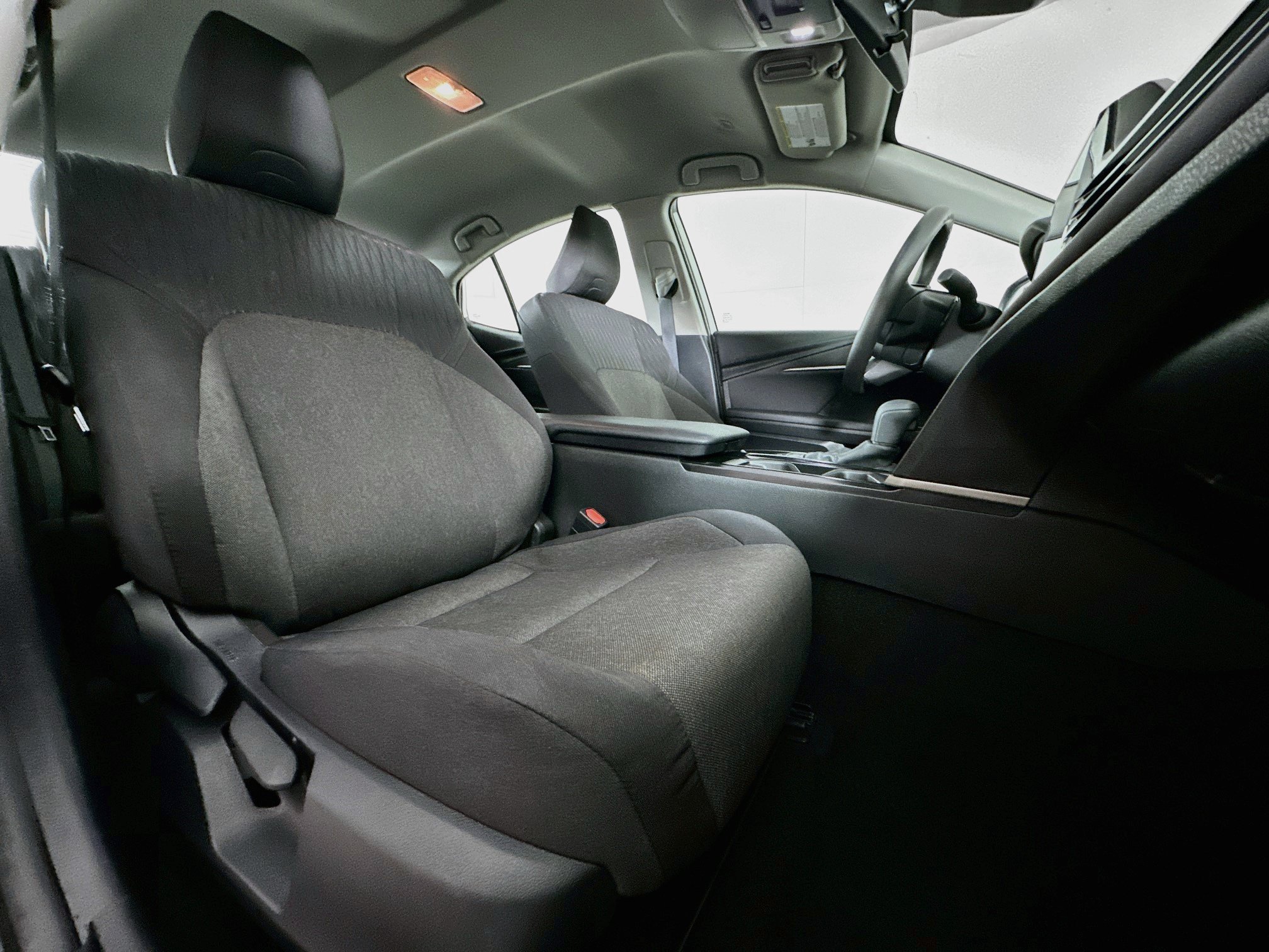 Used 2025 Toyota Camry LE FWD image 31