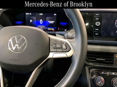 Used 2023 Volkswagen Taos SE w/ Panoramic Sunroof Package image 23