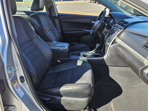 Used 2015 Toyota Camry LE image 14