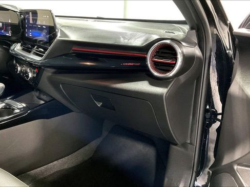 Used 2025 Chevrolet Trax RS w/ Sunroof Package image 19