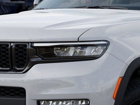 New 2025 Jeep Grand Cherokee L Limited w/ Black Appearance Package AWD/4WD image 10