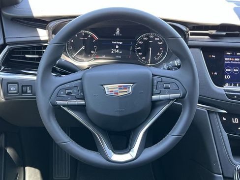 New 2025 Cadillac XT6 Luxury image 14