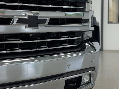 Used 2021 Chevrolet Silverado 1500 LTZ w/ Technology Package AWD/4WD image 11