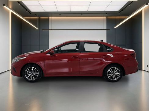 Used 2022 Kia Forte LXS FWD image 2
