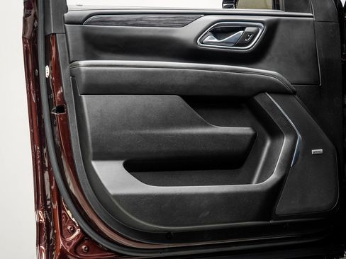 Used 2023 GMC Yukon SLT image 30