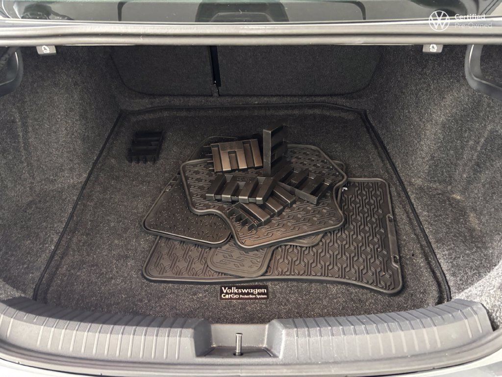 Used 2025 Volkswagen Jetta SE w/ Sunroof Package FWD image 26