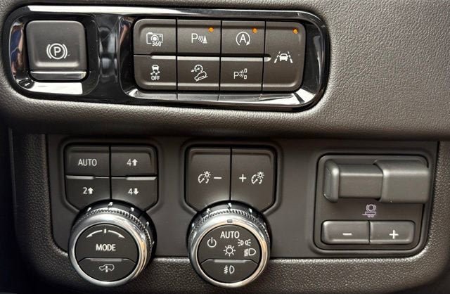 New 2026 GMC Yukon AT4 w/ AT4 Premium Plus Package AWD/4WD image 26