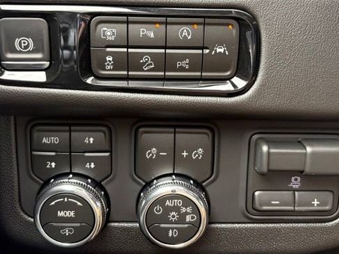 New 2026 GMC Yukon AT4 w/ AT4 Premium Plus Package AWD/4WD image 26
