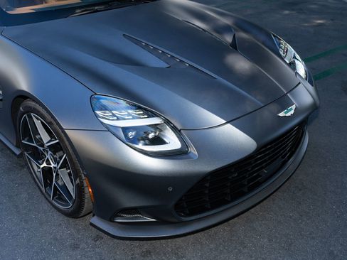Used 2025 Aston Martin Vanquish RWD image 9