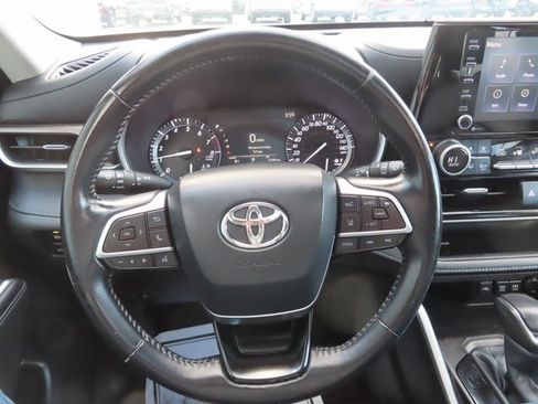 Used 2020 Toyota Highlander XLE image 34