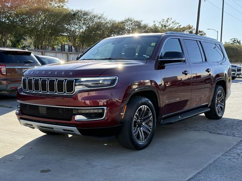 Used 2023 Jeep Wagoneer L Series II image 4