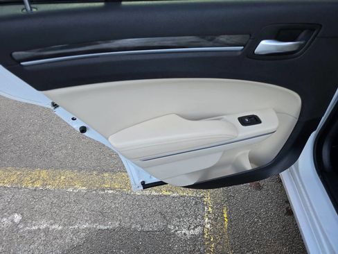 Used 2019 Chrysler 300 Touring w/ Sport Appearance Package image 22