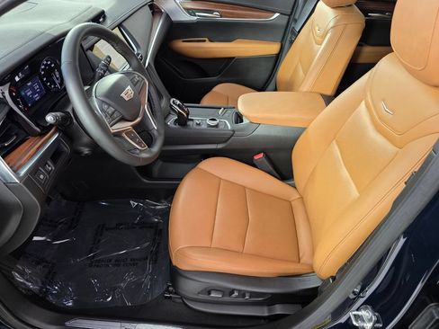 Used 2025 Cadillac XT5 Premium Luxury FWD image 9
