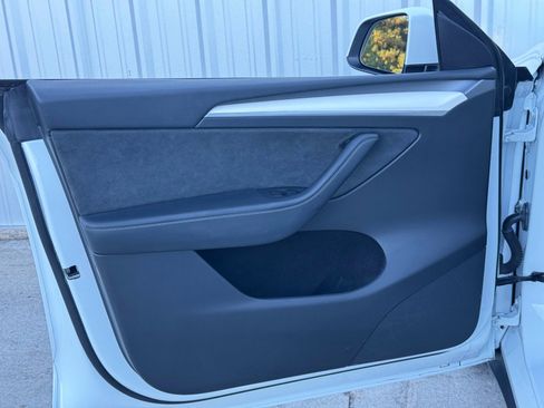 Used 2022 Tesla Model Y Long Range image 43