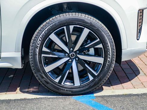 Used 2026 Volvo XC90 B5 Core image 10