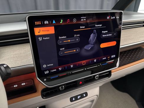 Used 2025 Volkswagen ID. Buzz 1st Edition image 21