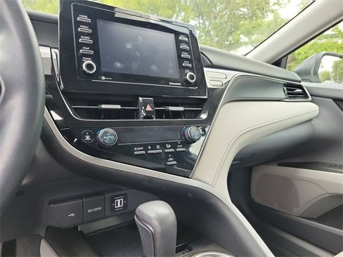 Used 2024 Toyota Camry SE image 20