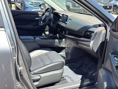 Used 2022 Nissan Rogue SV w/ SV Premium Package FWD image 12